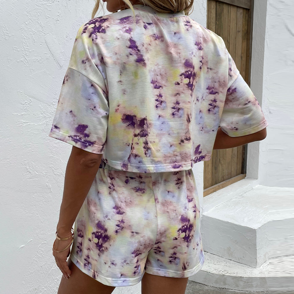 Conjunto de top y shorts tie dye con cuello redondo y hombros caídos