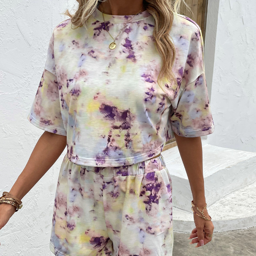 Conjunto de top y shorts tie dye con cuello redondo y hombros caídos